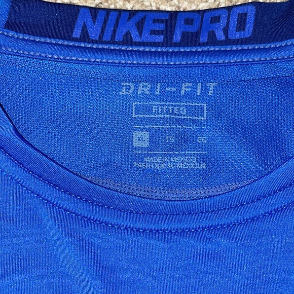 Nike Dri-Fit top - Picture 3 of 4